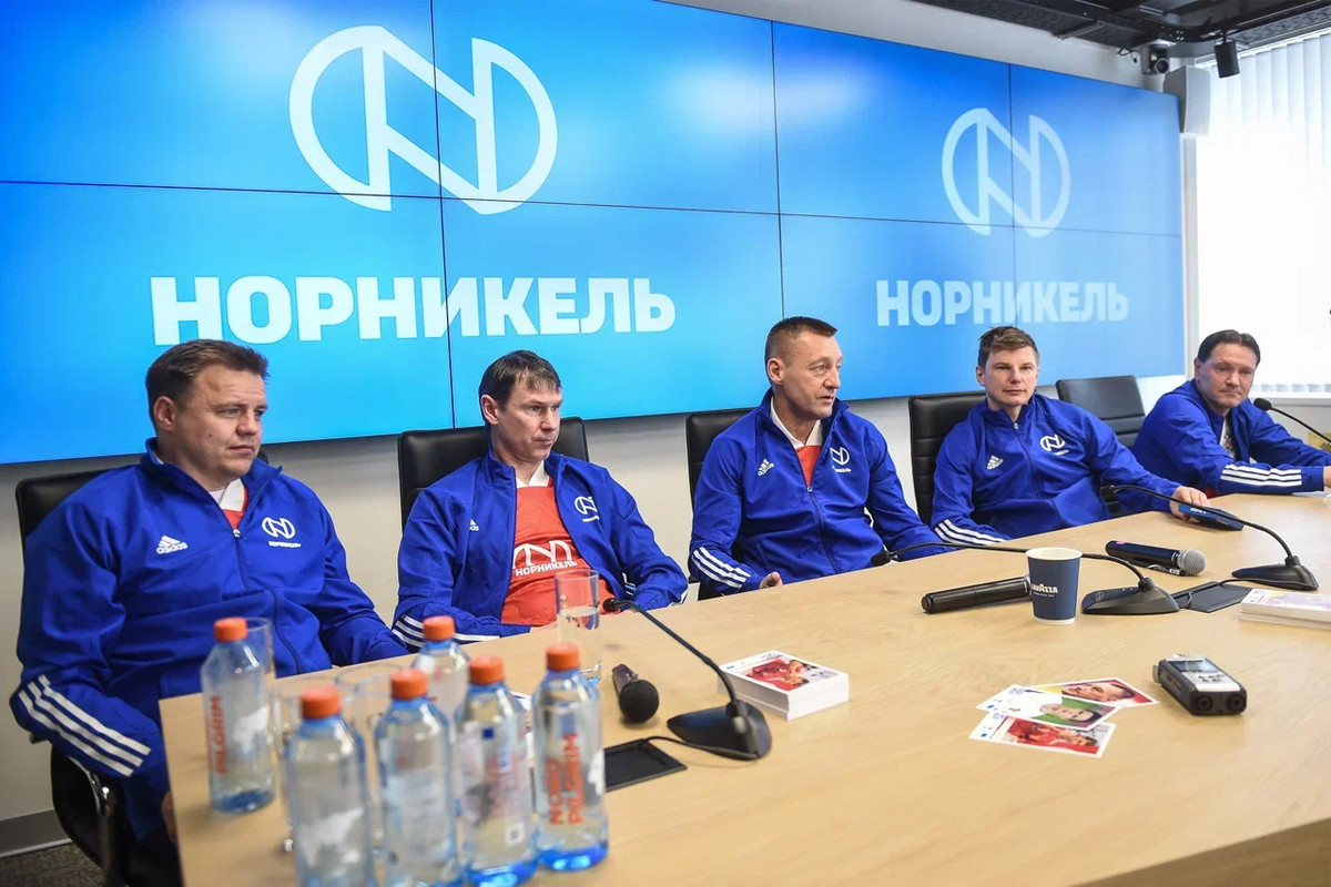 Из Норильска в Мончегорск: легенды футбола провели фестиваль «Наша смена» Из Норильска в Мончегорск: легенды футбола провели фестиваль «Наша смена»