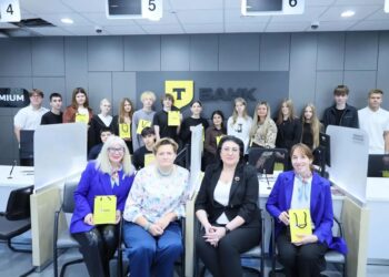 Школьники Норильска «примерили» на себя банковские профессии
