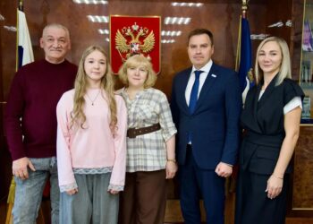 Супругам из Норильска с 43-летним стажем вручили медаль «За любовь и верность»