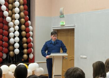 Старшеклассники школы № 8 обсудили с прокурором безопасность в интернете